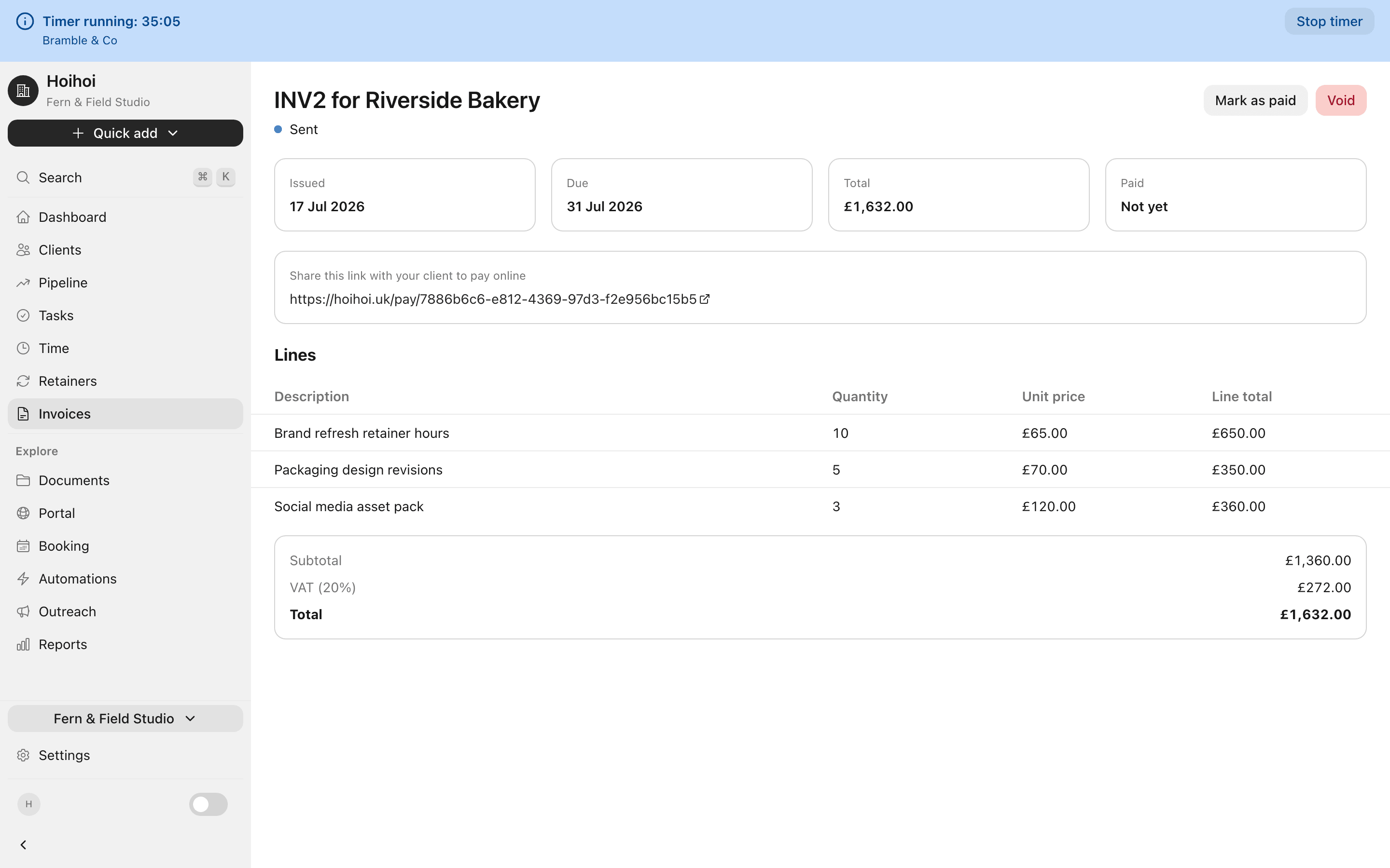 Hoihoi invoice editor showing line items, VAT worked out automatically, and a payment link ready to share